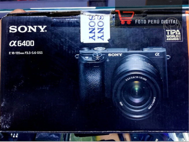 Cámara Sony Alpha a6400 con Lente E 18-135mm - Imagen 2