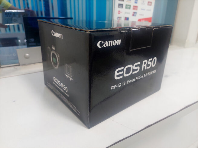 Canon EOS R50 Mirrorless RF-S 18-45mm f/4.5-6.3 IS STM - Imagen 3
