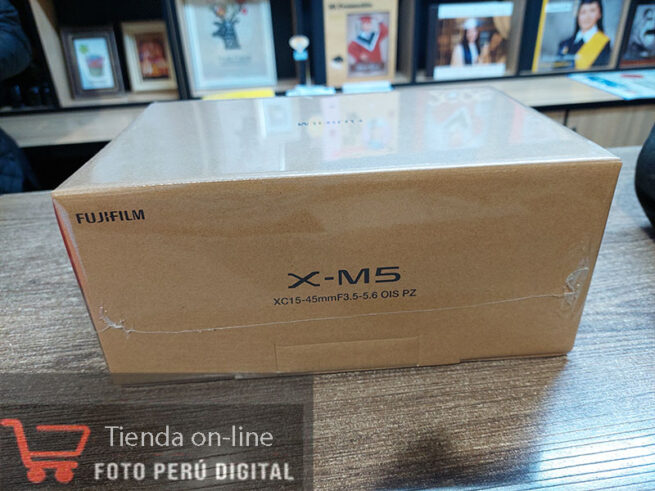 Cámara Digital FUJIFILM X-M5 (Black) + Lente FUJIFILM XC 15-45mm F3.5-5.6 OIS PZ - Imagen 3