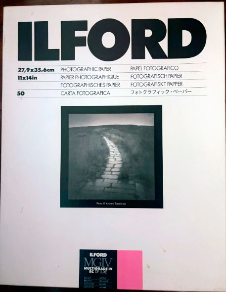 Papel Ilford MULTIGRADE IV RC De Luxe 27,9cm.  x 35,6 x 50 hojas