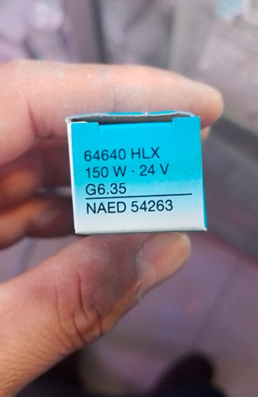 Lámpara bipin 64640 HLX de 150W 24V con base GY6.35 OSRAM